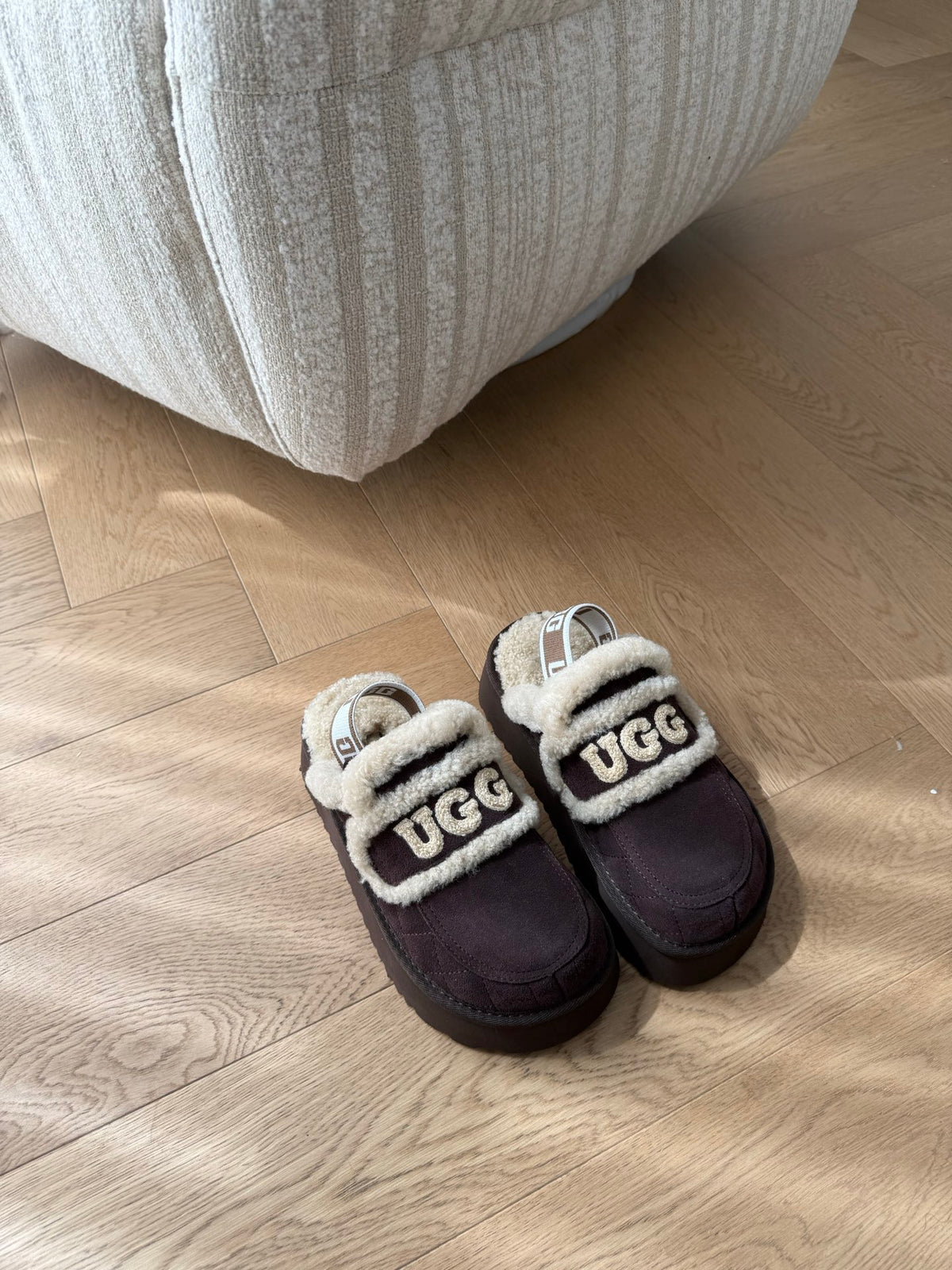 Ozwear Violet Shearling Platform Slipper In Chocolate