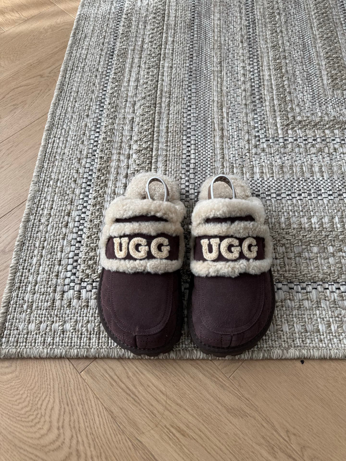Ozwear Violet Shearling Slippers In Chocolate