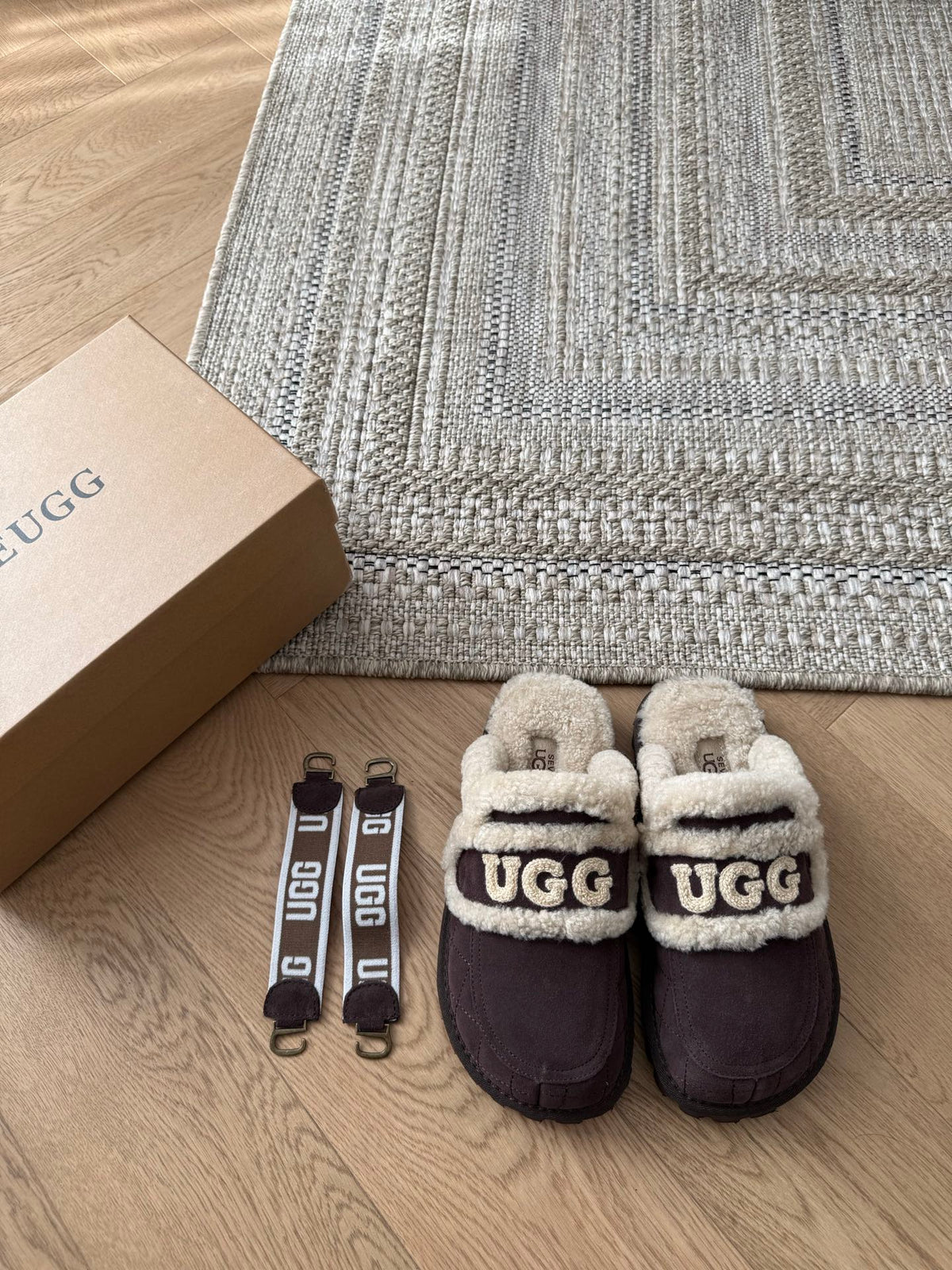 Ozwear Violet Shearling Slippers In Chocolate